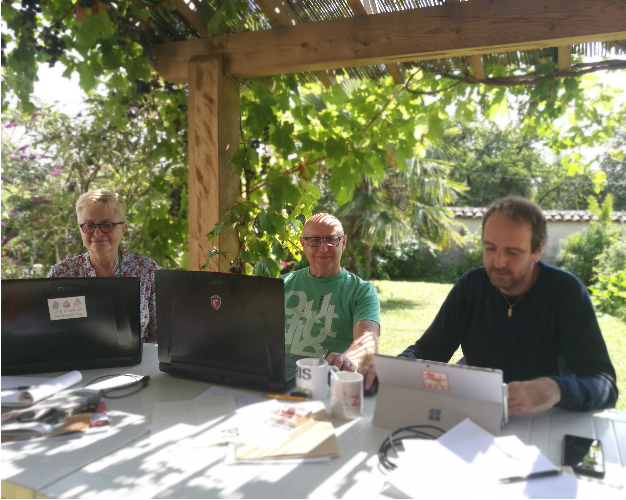 La fraîcheur de la tonnelle du siège d'AmaZili Communication